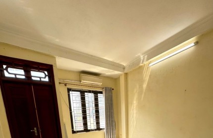 Cho thuê nhà nguyên căn phố Lương khánh Thiện, 45m x5 Tầng 5 ngủ, 15 Triệu LH 0377526803